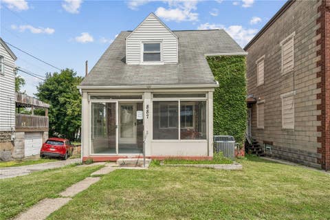 Photo of 887 North St, New Kensington, PA 15068 (MLS # 1763349)