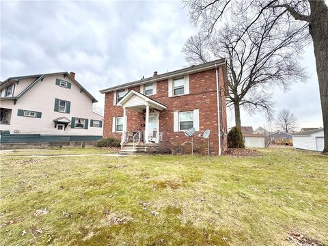 Photo of 419 E Fairmont Ave, New Castle, PA 16105 (MLS # 1736899)