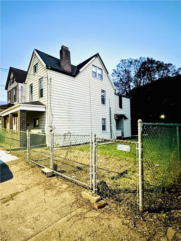 121 Watkins Ave