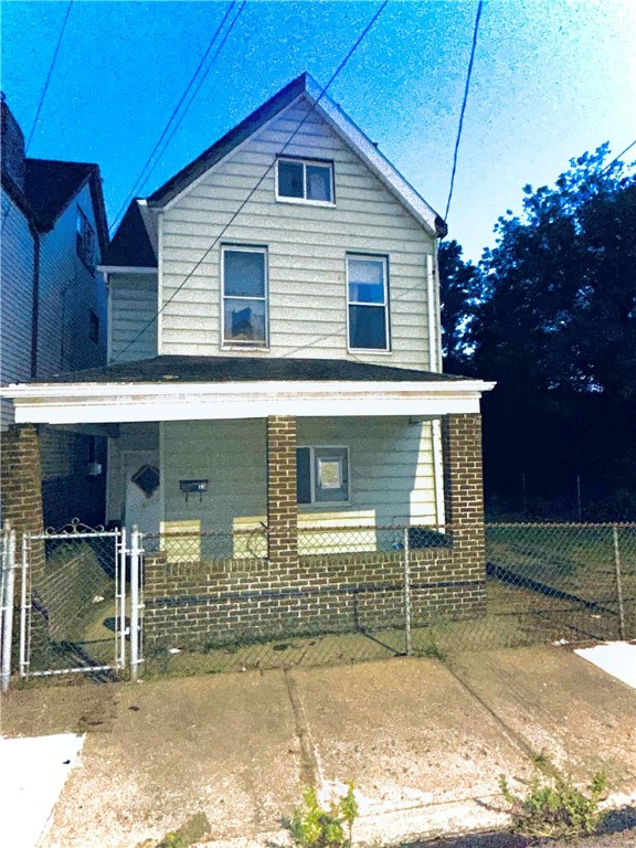 121 Watkins Ave