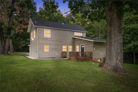 Photo of 480 Freeman Falls Rd, Acme, PA 15610 (MLS # 1731751)