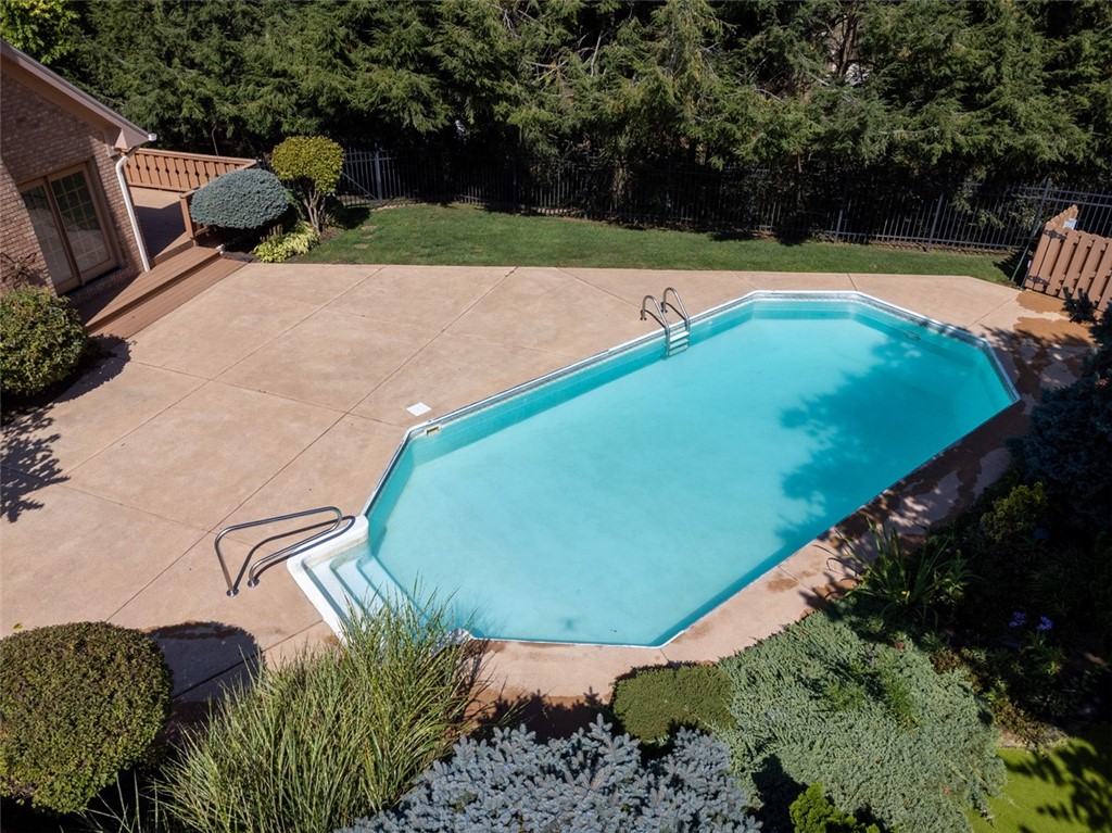 Murrysville, Pennsylvania 15668, United States, 4 Bedrooms Bedrooms, ,4 BathroomsBathrooms,Residential,Contingent,213568