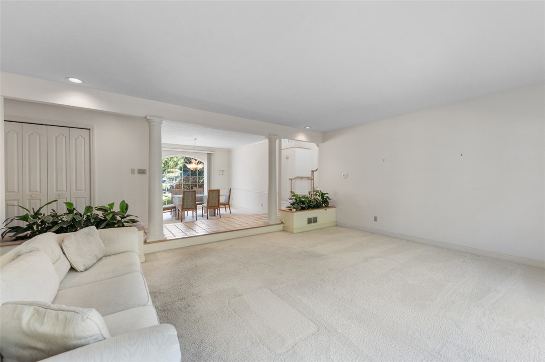 Murrysville, Pennsylvania 15668, United States, 4 Bedrooms Bedrooms, ,4 BathroomsBathrooms,Residential,Contingent,213568