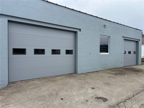 Photo of 97 Clyde St, Ellwood City, PA 16117 (MLS # 1732147)