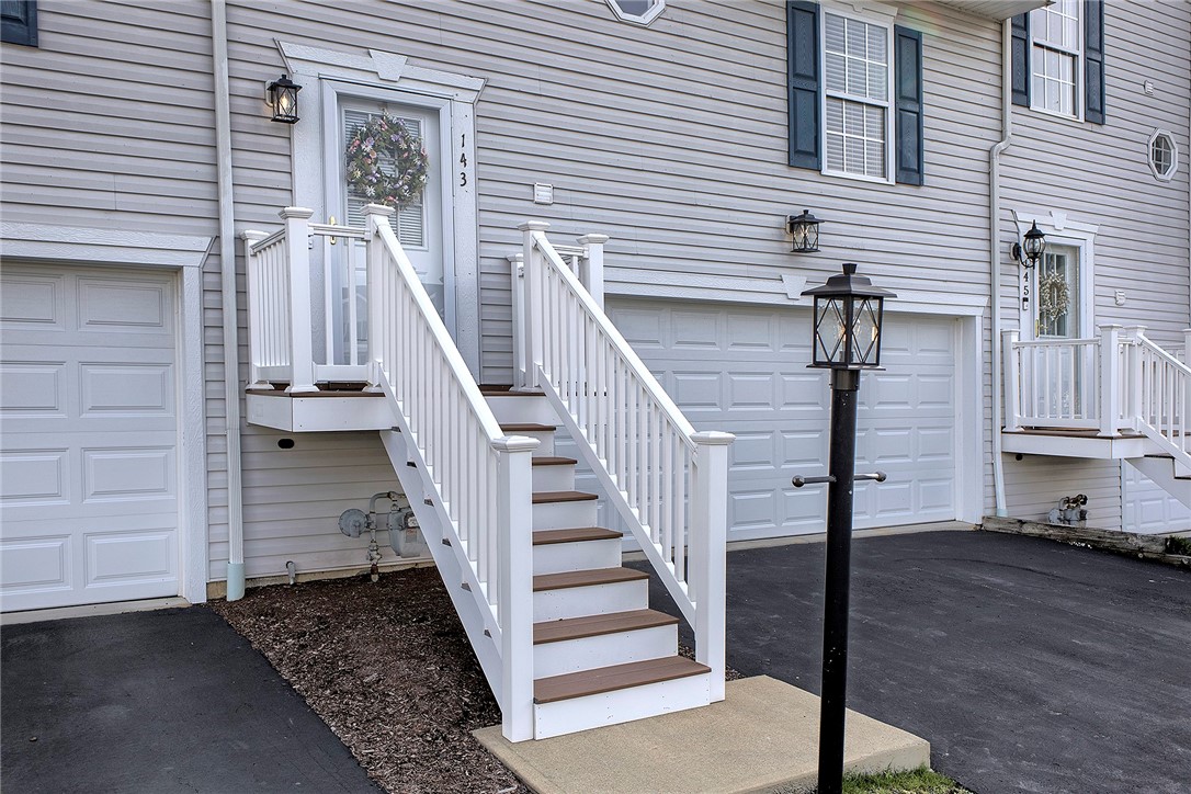 143 Manor View Drive, Manor, Pennsylvania image 3