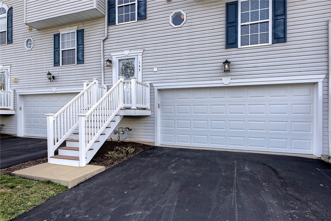 143 Manor View Drive, Manor, Pennsylvania image 2