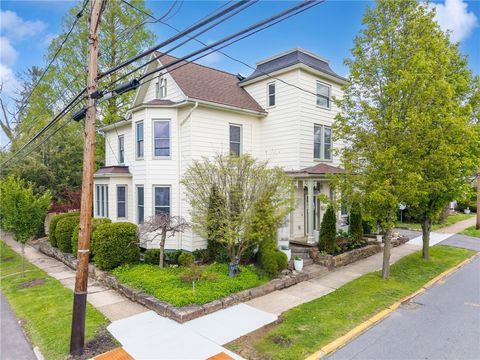 Photo of 839 Chestnut St, Indiana, PA 15701 (MLS # 1751348)
