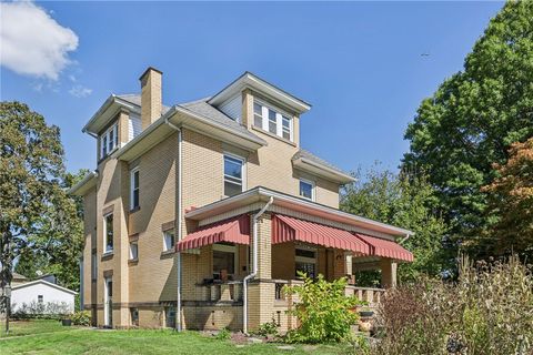 Photo of 113 E Leasure Ave, New Castle, PA 16101 (MLS # 1724599)