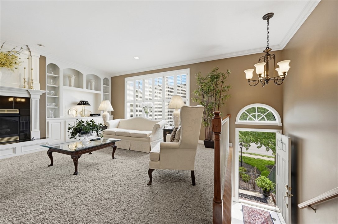 532 E Vanderbilt Dr