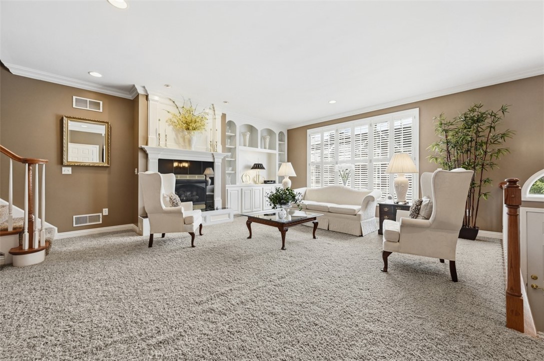 532 E Vanderbilt Dr