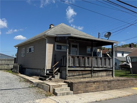 Photo of 110 13th St, Conway, PA 15027 (MLS # 1750696)
