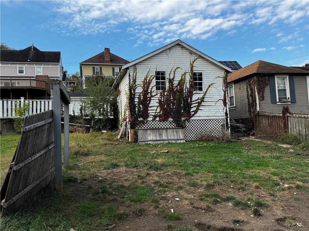 613 Crest Ave