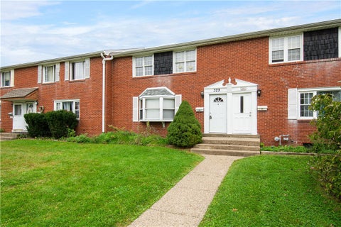 Townhouse For Sale - 329 Macassar Dr Dr<br/> Baldwin Boro, PA 15236