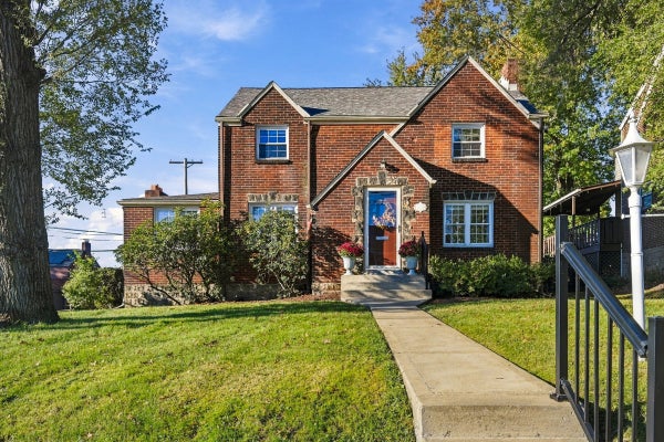 3830 RURAL CT W, PITTSBURGH, PA 15221 - Image 2a8520e8283febb0ab42a4a205c5ac14/3219549295