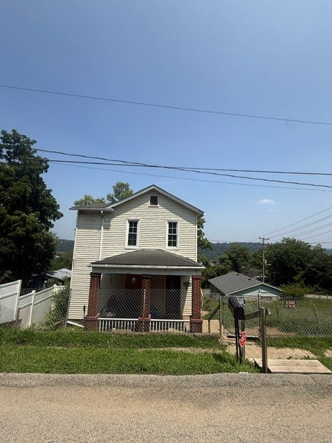 Homes For Sale - 1102 Oakland Ave Ave<br/> Charleroi Boro, PA 15022