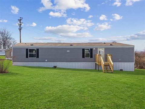 Photo of 125 Laurel View Dr, Mount Pleasant, PA 15666 (MLS # 1763131)