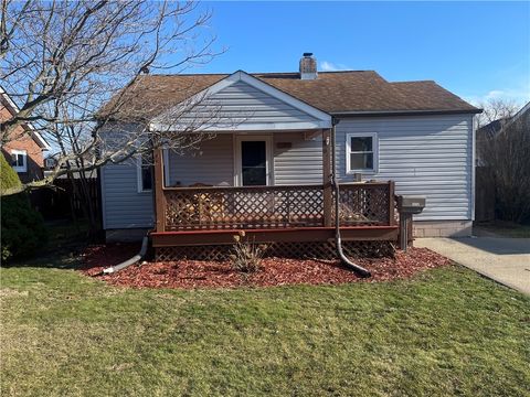 Photo of 1005 Allaire Ave, Monaca, PA 15061 (MLS # 1747017)