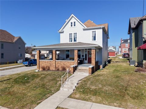Photo of 514 Eleanor Ave, Scottdale, PA 15683 (MLS # 1741948)