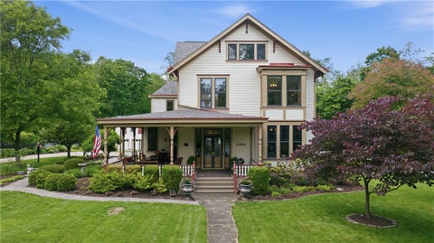 Photo of 1001 Glenshaw Ave, Glenshaw, PA 15116 (MLS # 1758635)