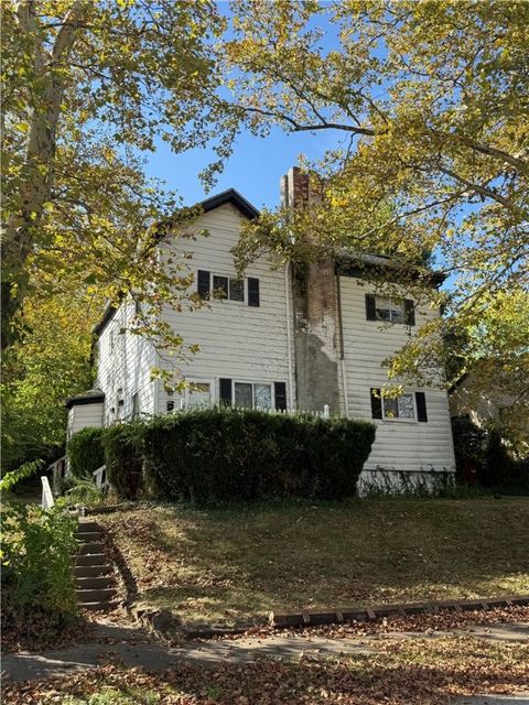 Photo of 726 E 9th Ave, Homestead, PA 15120 (MLS # 1725231)