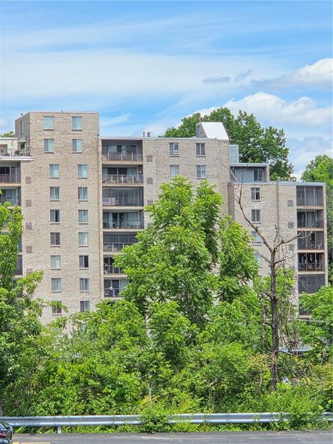 Homes For Sale - 2120 Greentree Road Rd #102E<br/> Scott Twp, PA 15220