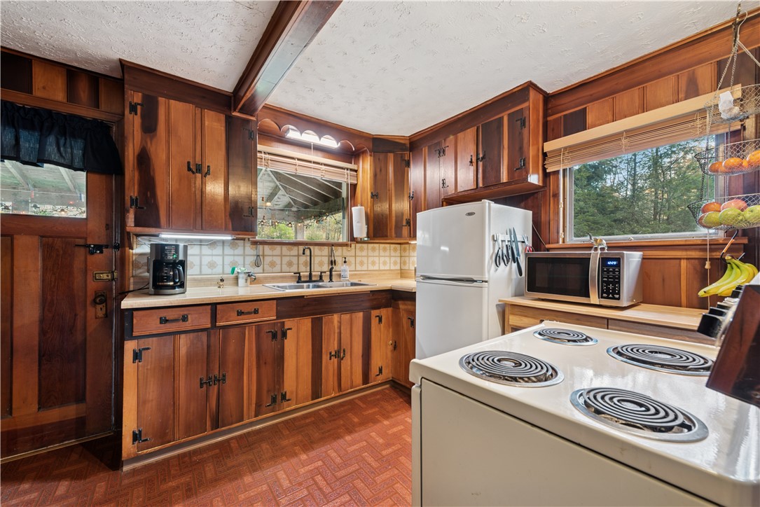 211 Ironwood Rd