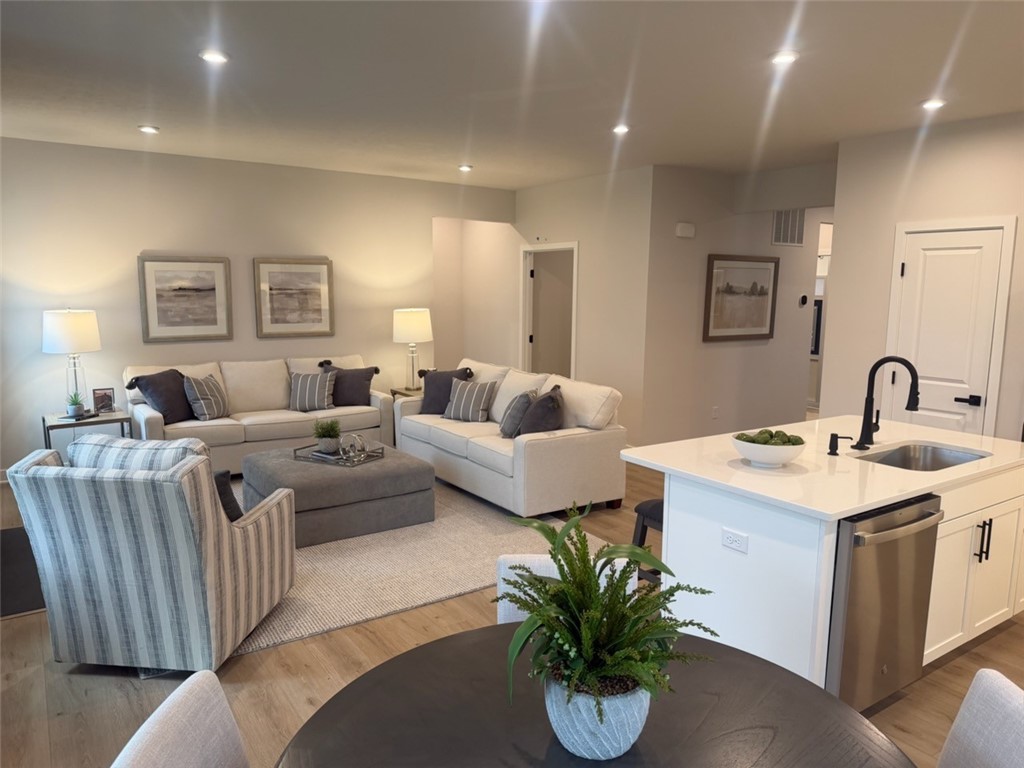 123 Settlers Grove Boulevard