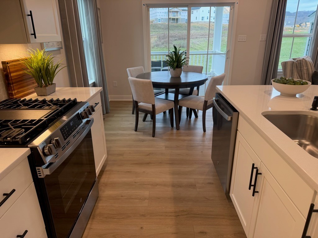 123 Settlers Grove Boulevard