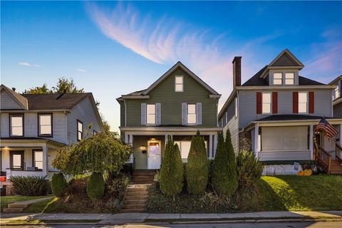 Photo of 411 Franklin Ave, Ellwood City, PA 16117 (MLS # 1726319)