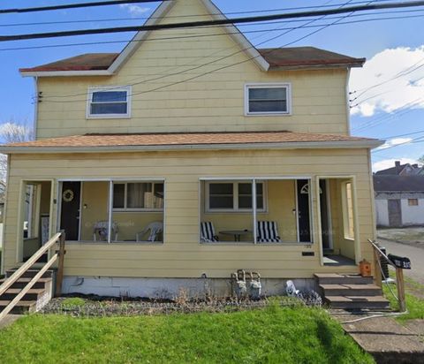 Photo of 135 Boroview Ave, Carnegie, PA 15106 (MLS # 1736850)