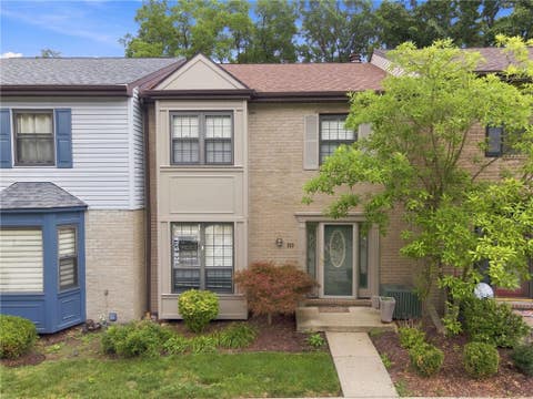 Townhouse For Sale - 422 Edgetree Ln<br/> Westmoreland County, Murrysville, PA 15668