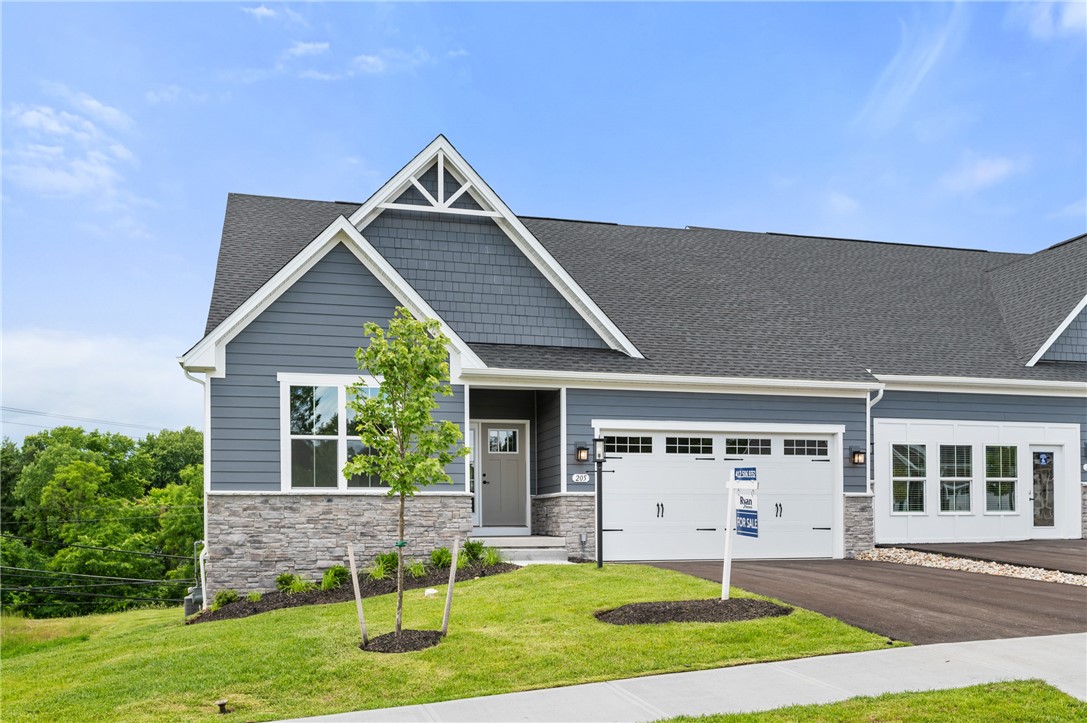 205 Mary Lane Ln, Coraopolis, Pennsylvania image 2