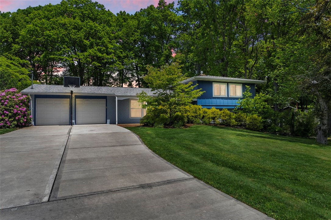 109 Meadowvue Dr
