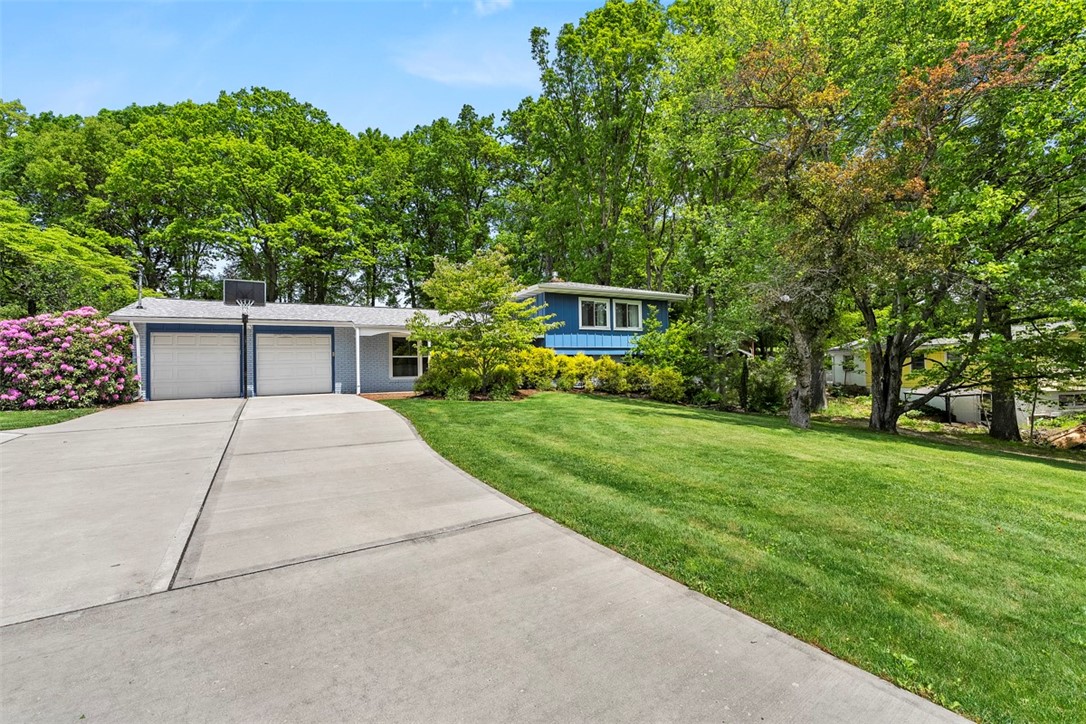 109 Meadowvue Dr