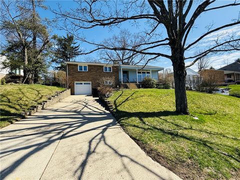 Photo of 1259 Arrowood Dr, Pittsburgh, PA 15243 (MLS # 1744047)