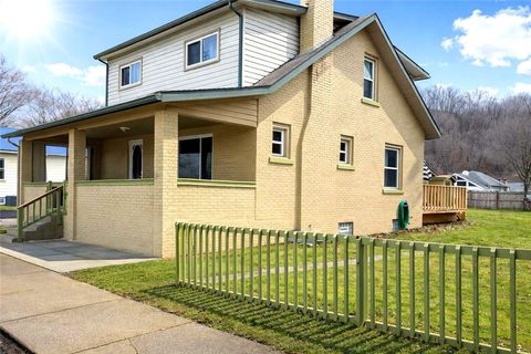 Photo of 407 4th St, Darlington, PA 16115 (MLS # 1742746)