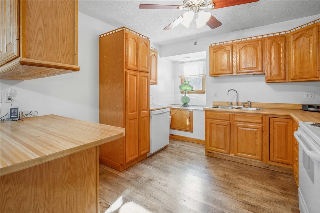 Meyersdale, Pennsylvania 15552, United States, 5 Bedrooms Bedrooms, ,3 BathroomsBathrooms,Residential,Pending,2863