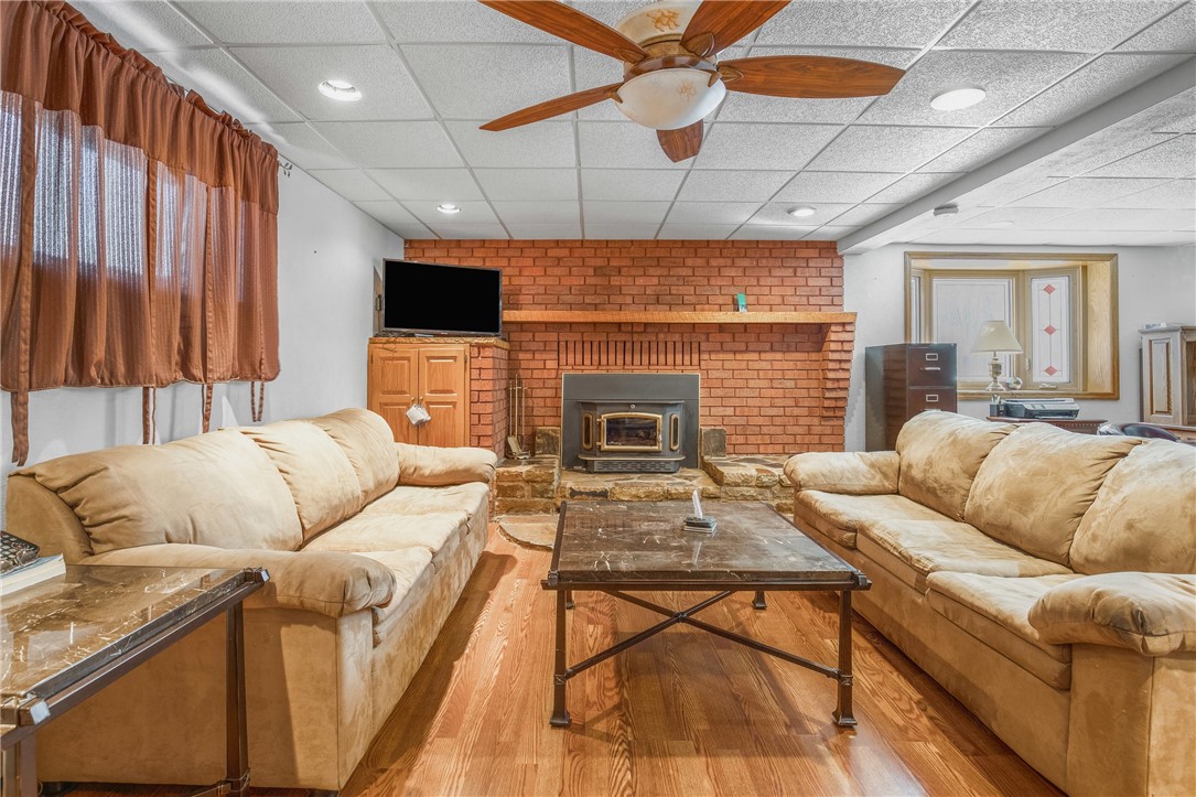 Meyersdale, Pennsylvania 15552, United States, 5 Bedrooms Bedrooms, ,3 BathroomsBathrooms,Residential,Pending,2863