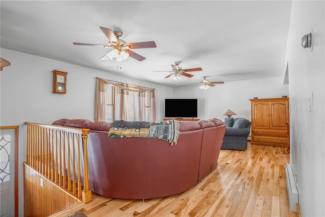 Meyersdale, Pennsylvania 15552, United States, 5 Bedrooms Bedrooms, ,3 BathroomsBathrooms,Residential,Pending,2863