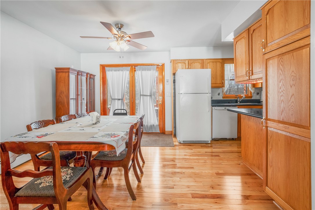 Meyersdale, Pennsylvania 15552, United States, 5 Bedrooms Bedrooms, ,3 BathroomsBathrooms,Residential,Pending,2863