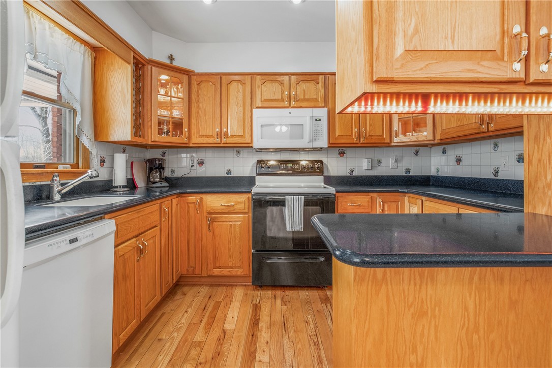 Meyersdale, Pennsylvania 15552, United States, 5 Bedrooms Bedrooms, ,3 BathroomsBathrooms,Residential,Pending,2863