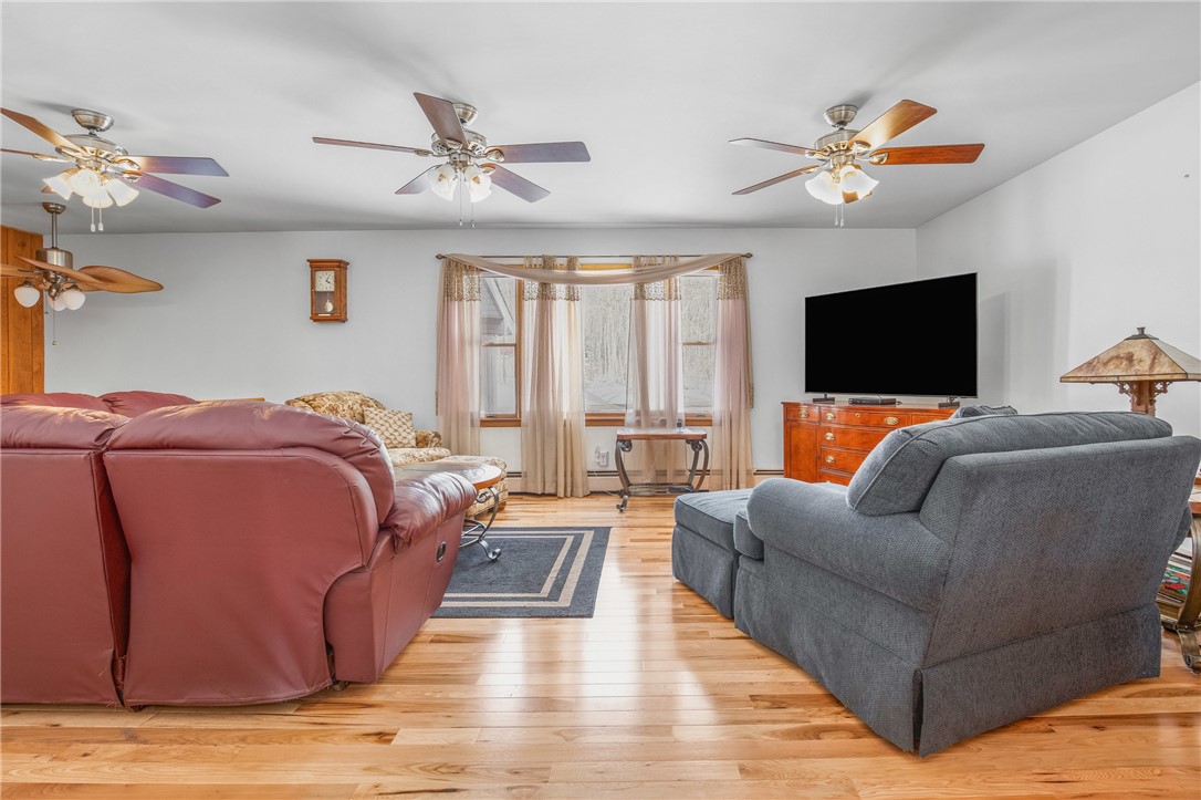 Meyersdale, Pennsylvania 15552, United States, 5 Bedrooms Bedrooms, ,3 BathroomsBathrooms,Residential,Pending,2863