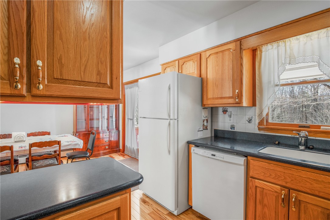 Meyersdale, Pennsylvania 15552, United States, 5 Bedrooms Bedrooms, ,3 BathroomsBathrooms,Residential,Pending,2863