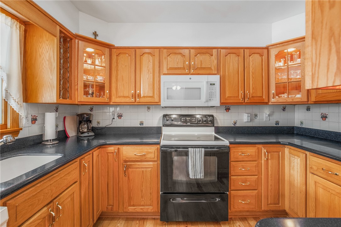 Meyersdale, Pennsylvania 15552, United States, 5 Bedrooms Bedrooms, ,3 BathroomsBathrooms,Residential,Pending,2863