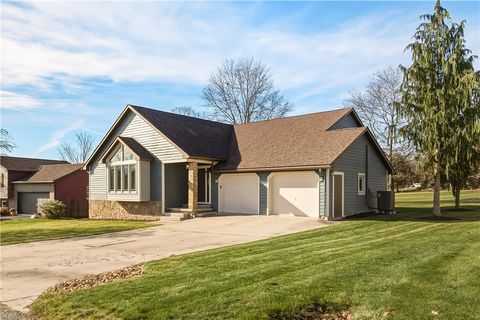 Photo of 1204 S Columbia Ave, Somerset, PA 15501 (MLS # 1732238)