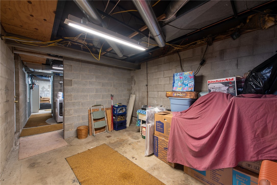 W Leechburg, Pennsylvania 15656, United States, 2 Bedrooms Bedrooms, ,1 BathroomBathrooms,Residential,Active,98968