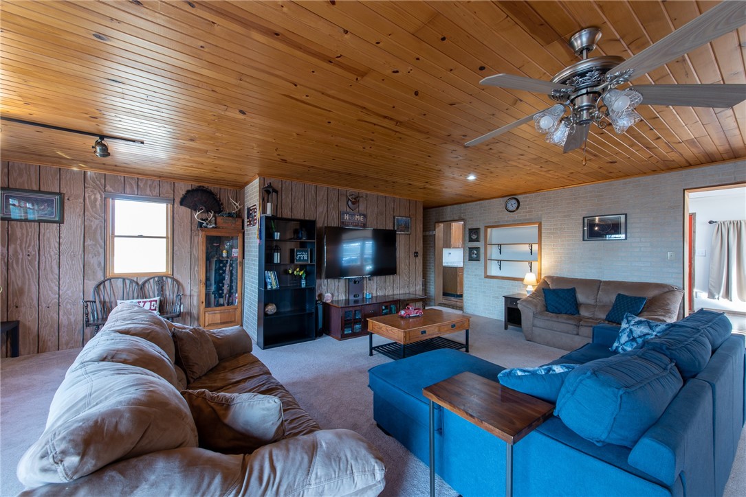 W Leechburg, Pennsylvania 15656, United States, 2 Bedrooms Bedrooms, ,1 BathroomBathrooms,Residential,Active,98968