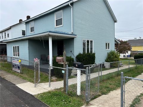 Photo of 122 Shaffer St, Uniontown, PA 15401 (MLS # 1725371)