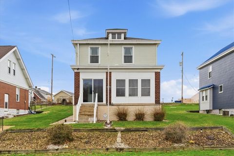 Photo of 2375 E Beckert Ave, Pittsburgh, PA 15212 (MLS # 1744709)