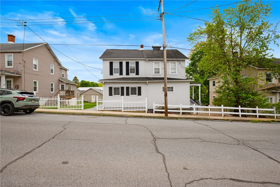 Windber, Pennsylvania 15963, United States, 2 Bedrooms Bedrooms, ,1 BathroomBathrooms,Residential,Pending,127469